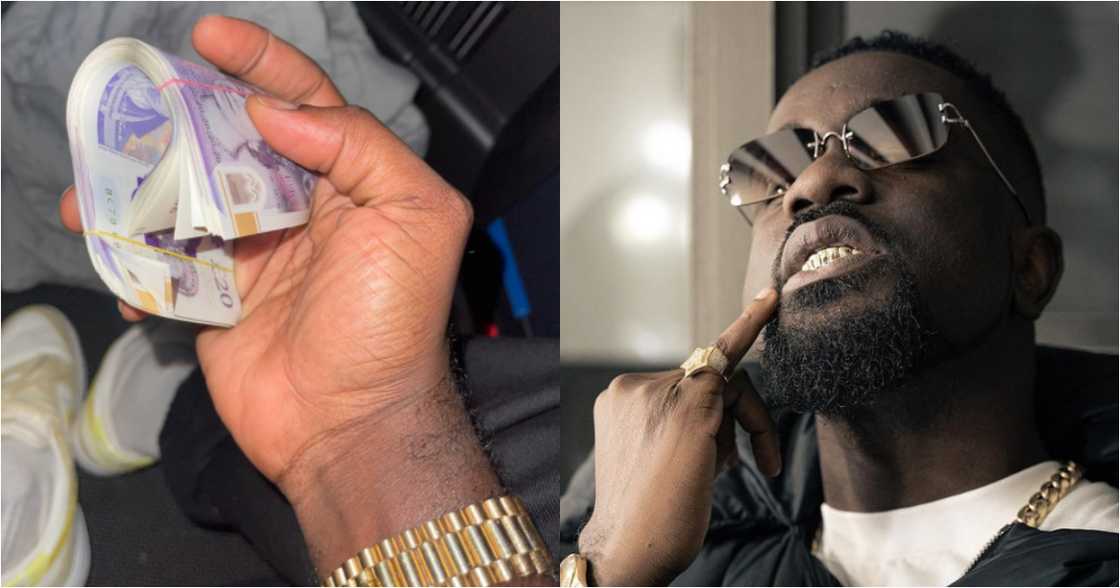 Now that is rare - Sarkodie shows gratitude as fan surprises him with huge wad of cash, drops photo
