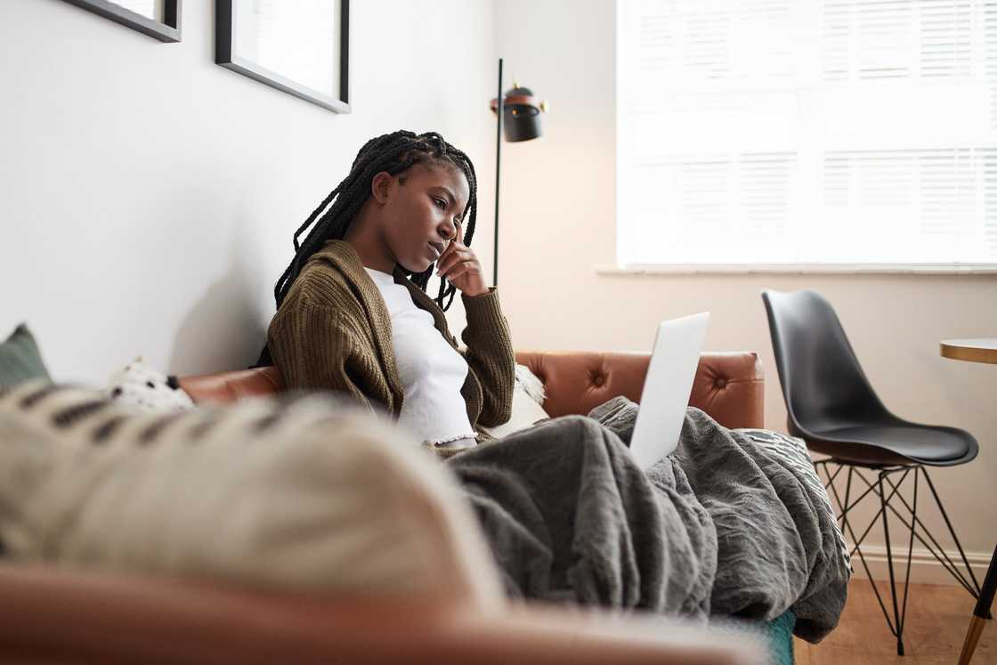 A worried woman is using her laptop