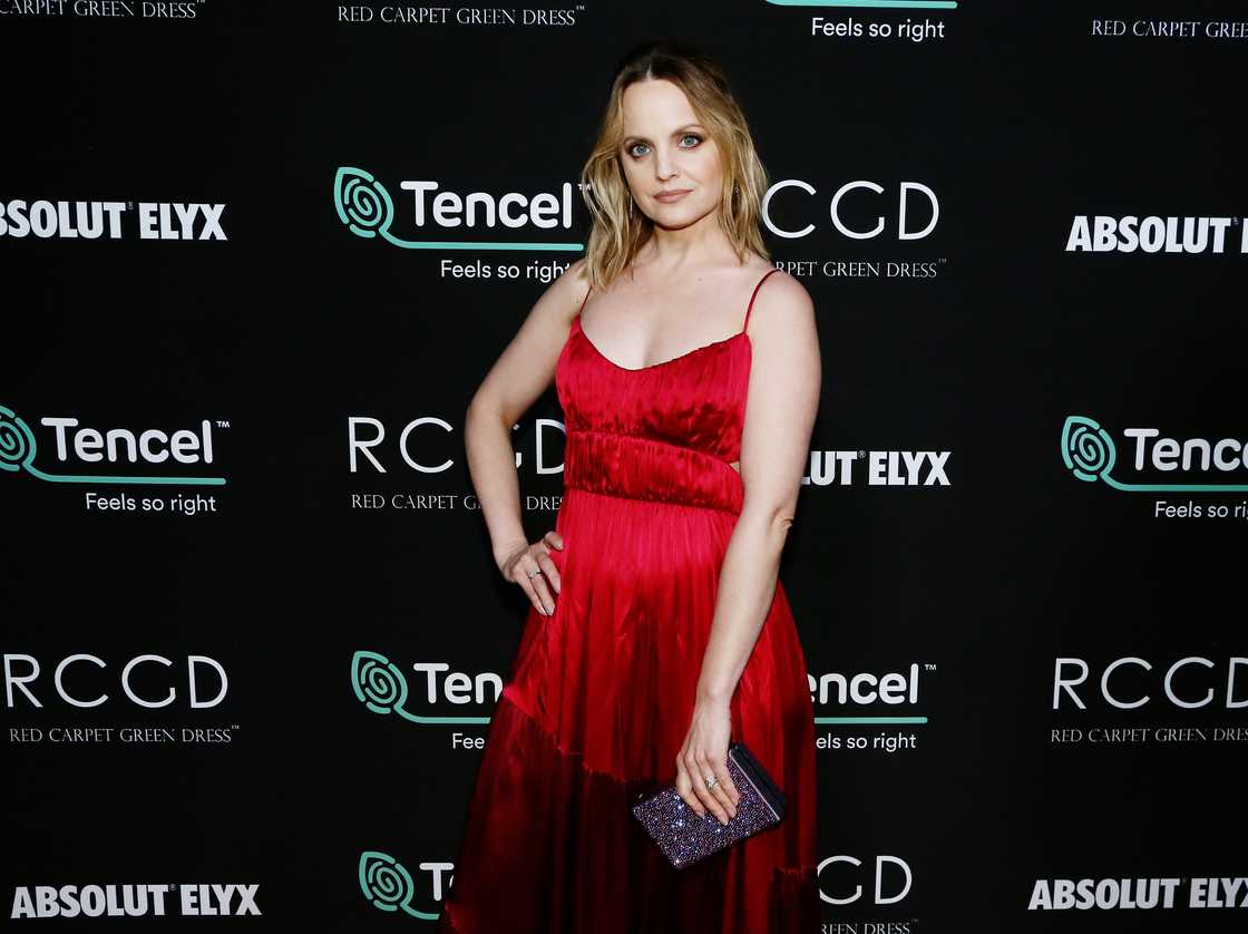 Mena Suvari attends Red Carpet Green Dress