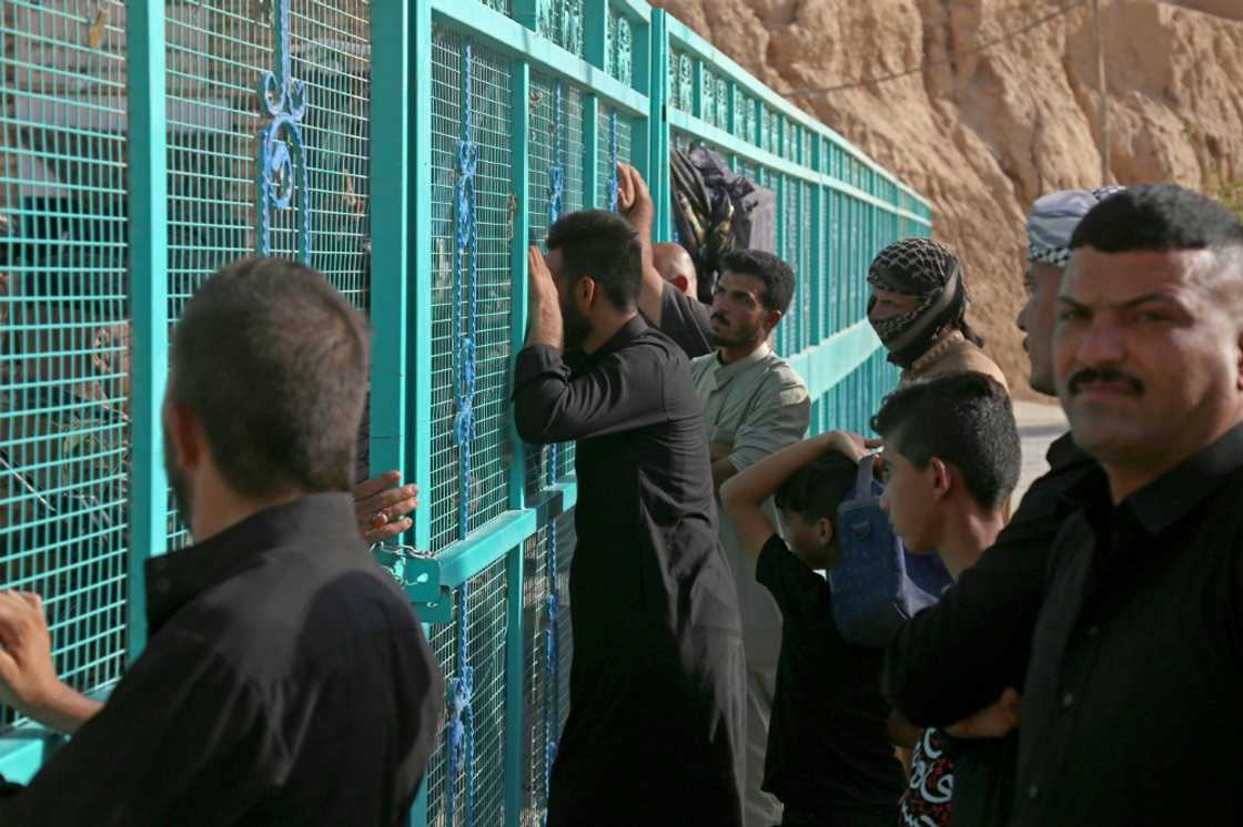 Onlookers watch as rescue efforts continue Onlookers watch as rescue efforts continue