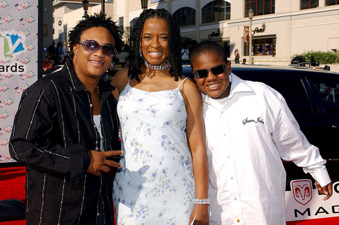 How does Orlando Brown make money? How does Orlando Brown make money?