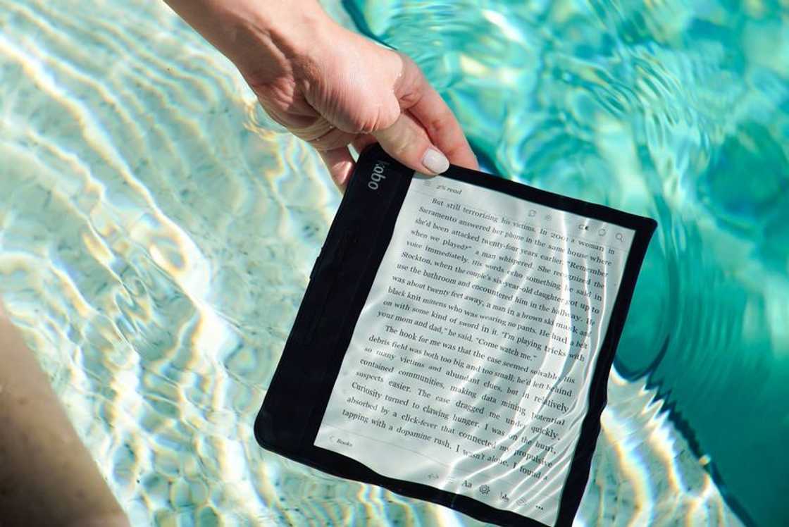 Waterproof e-reader