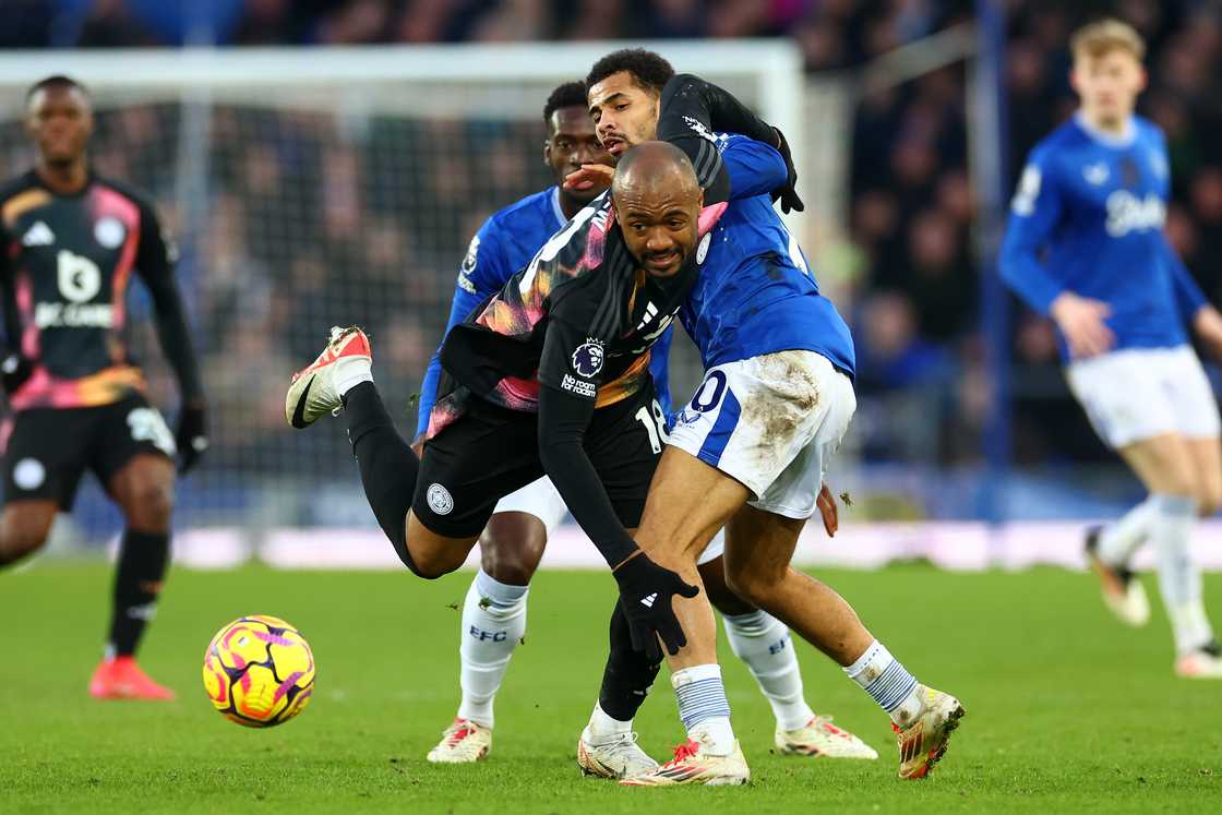 Iliman NDiaye of Everton in action with Jordan Ayew of Leicester City during the Premier League match between Everton FC and Leicester City FC at Goodison Park on February 01, 2025 in Liverpool, England