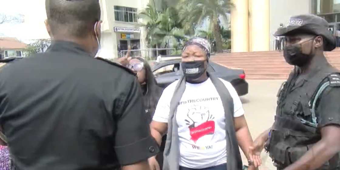 FixTheCountry protestors, Police clash at Accra High Court; judge forced to put the case on hold FixTheCountry protestors, Police clash at Accra High Court; judge forced to put the case on hold