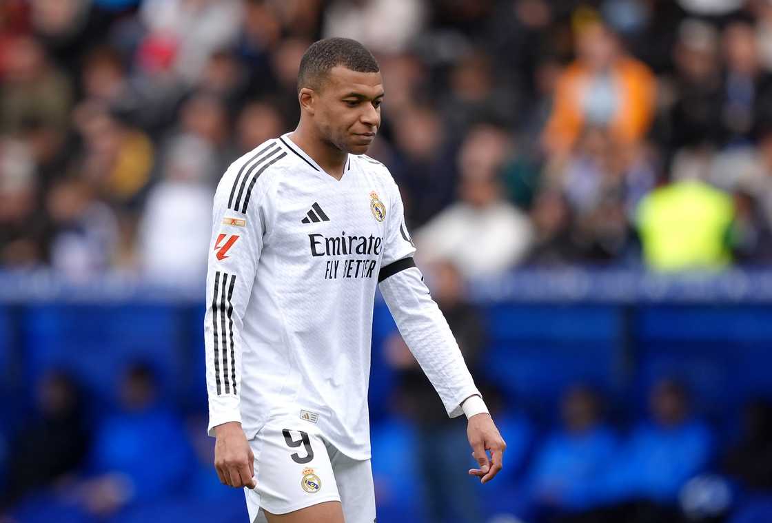 Kylian Mbappe of Real Madrid leaves the pitch after receiving a red card during the La Liga match between Deportivo Alaves and Real Madrid CF at Estadio de Mendizorroza on April 13, 2025 in Vitoria-Gasteiz, Spain Kylian Mbappe of Real Madrid leaves the pitch after receiving a red card during the La Liga match between Deportivo Alaves and Real Madrid CF at Estadio de Mendizorroza on April 13, 2025 in Vitoria-Gasteiz, Spain