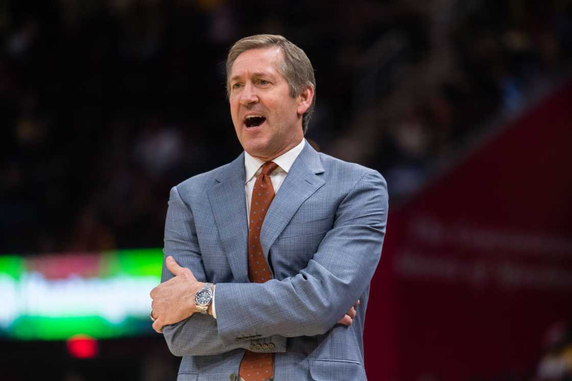 Jeff Hornacek in blue suit