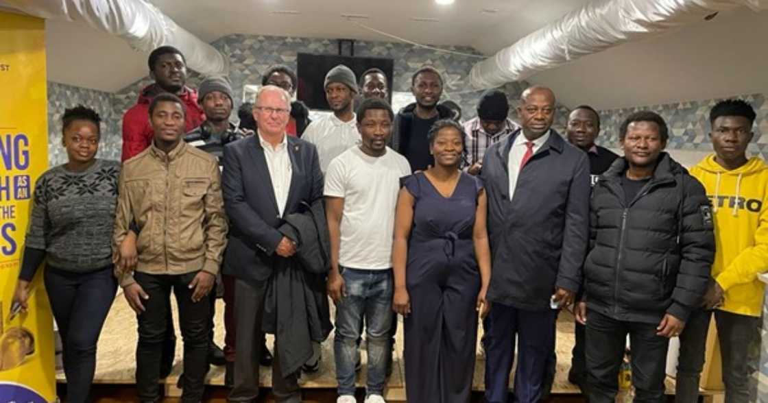 Hon Thomas Mbomba and Ghanaian students in Hungary