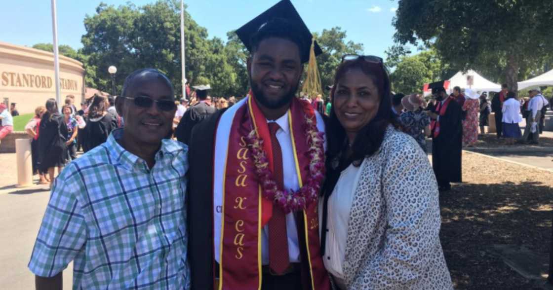 Maths Genius: Man proudly drops grad photos with parents as he earns degree in Applied Maths Maths Genius: Man proudly drops grad photos with parents as he earns degree in Applied Maths