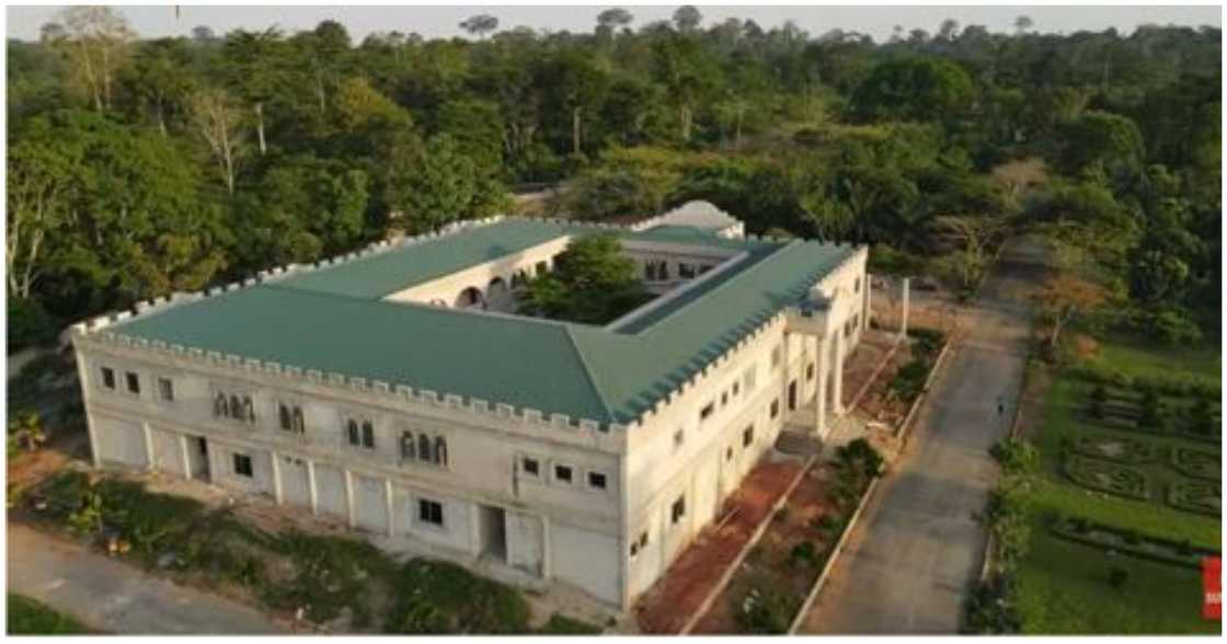 Another view of the palace Another view of the palace