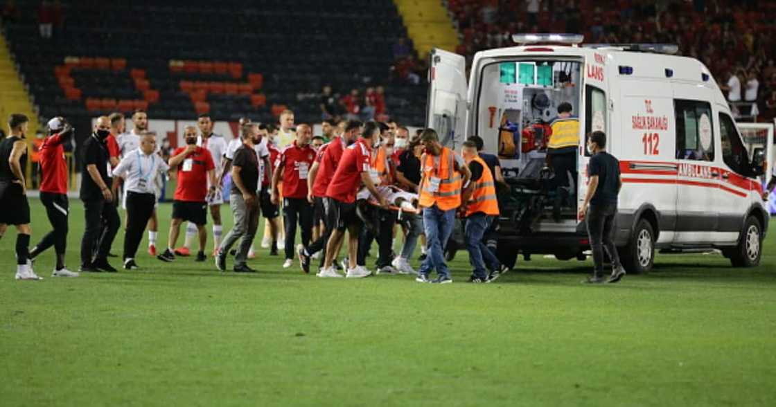 Fabrice N'Sakala, who fell ill and fell to the ground, was taken to the hospital by an ambulance that entered the field during the Turkish Super Lig soccer match at Kalyon Stadium. (Photo by Mehmet Akif Parlak/Anadolu Agency via Getty Images) Fabrice N'Sakala, who fell ill and fell to the ground, was taken to the hospital by an ambulance that entered the field during the Turkish Super Lig soccer match at Kalyon Stadium. (Photo by Mehmet Akif Parlak/Anadolu Agency via Getty Images)