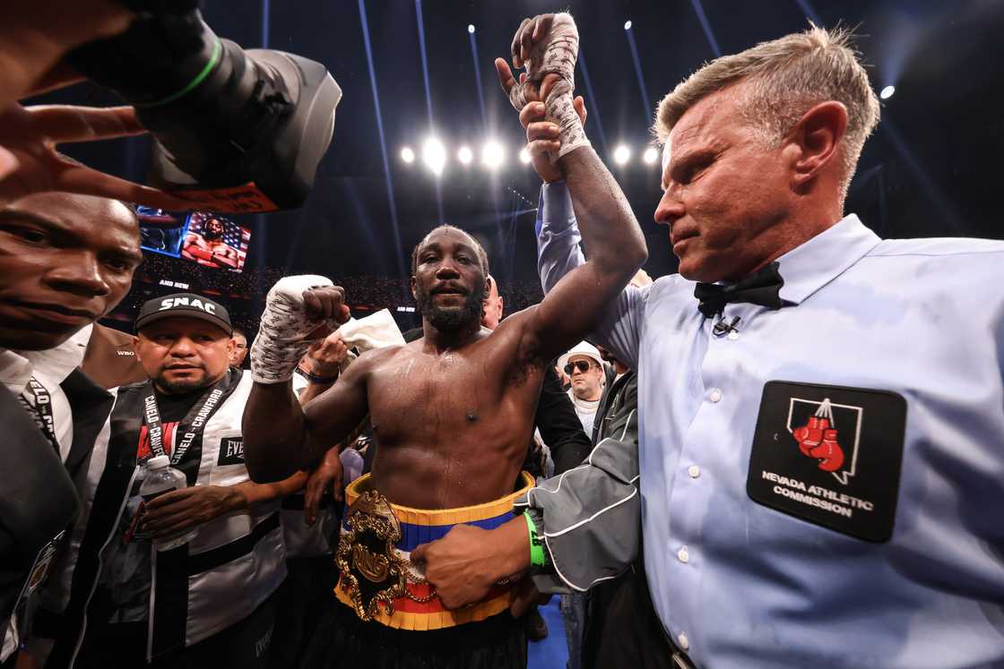 Terence Crawford beats Canelo Alvarez Terence Crawford beats Canelo Alvarez