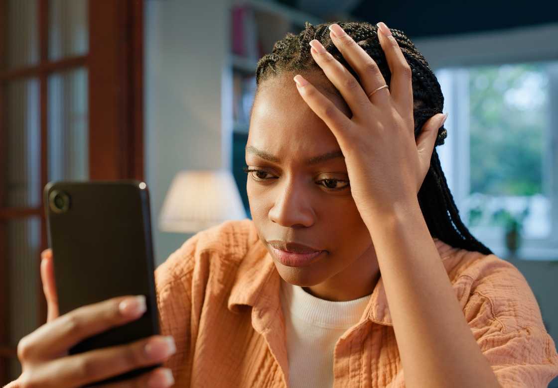 A lady reading texts