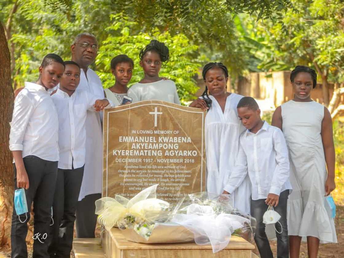 Sadness and tears flow as Lydia Alhassan visits husband's grave