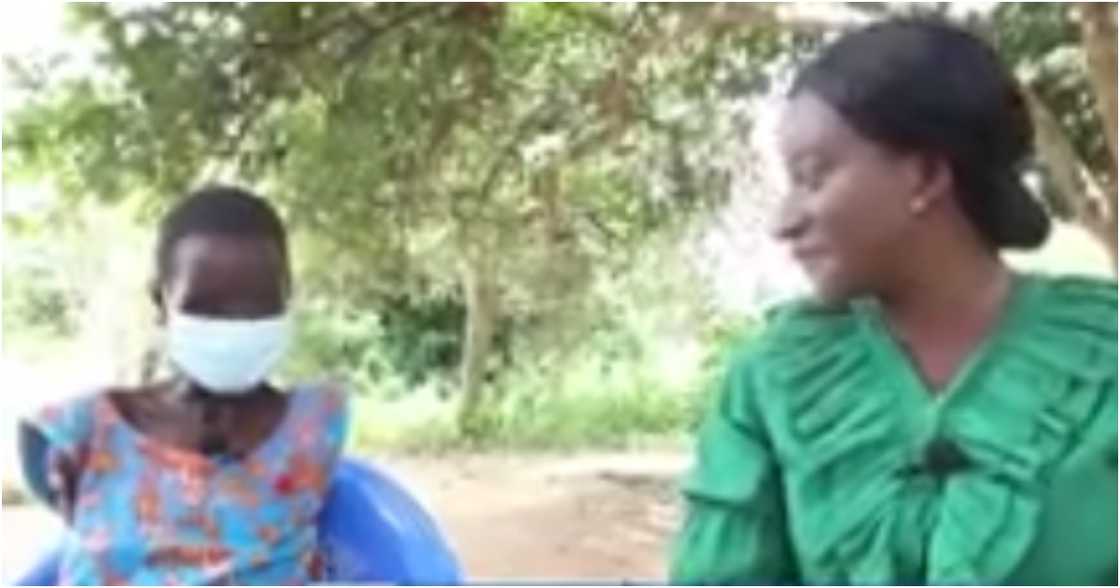 Joy as poor armless woman receives aboboyaa to run a business, emotional video emerges Joy as poor armless woman receives aboboyaa to run a business, emotional video emerges