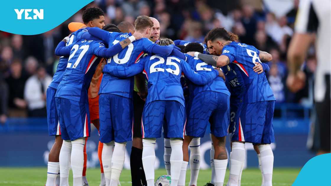 Chelsea, Chelsea pre-match huddle, referee Paul Tierney, Premier League, Liam Rosenior, football rituals, Reece James captain, football superstitions, Chelsea-Newcastle match highlights.
