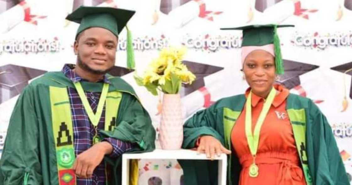 Ghanaian couple posed for a photo as they graduate from UDS Ghanaian couple posed for a photo as they graduate from UDS