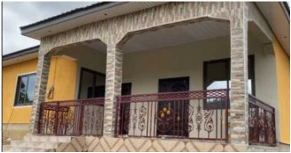 Kwaku Manu's builds a house for his parents Kwaku Manu's builds a house for his parents