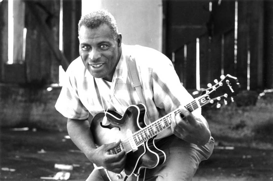 Blues musician Howlin' Wolf poses for a portrait session holding an Epiphone hollowbody electric guitar behind the Fillmore. Blues musician Howlin' Wolf poses for a portrait session holding an Epiphone hollowbody electric guitar behind the Fillmore.