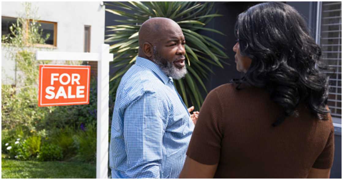 A woman goes to see a house she wants to buy A woman goes to see a house she wants to buy