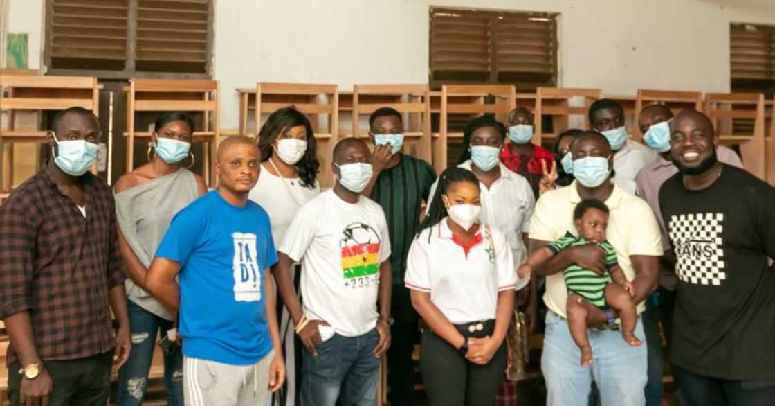Ghanaian man & team donate 100 desks so students can practice social distancing Ghanaian man & team donate 100 desks so students can practice social distancing