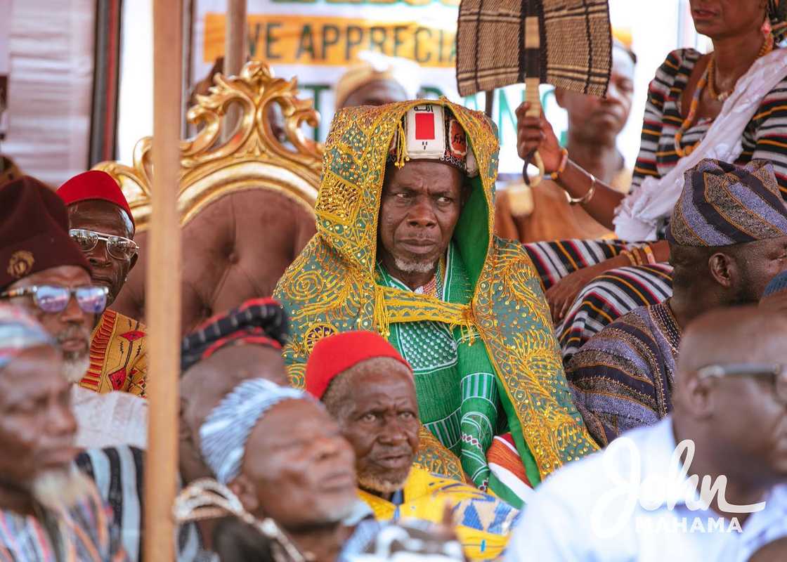 Bikunuto Jewu Soale sits on his skin at his installation.