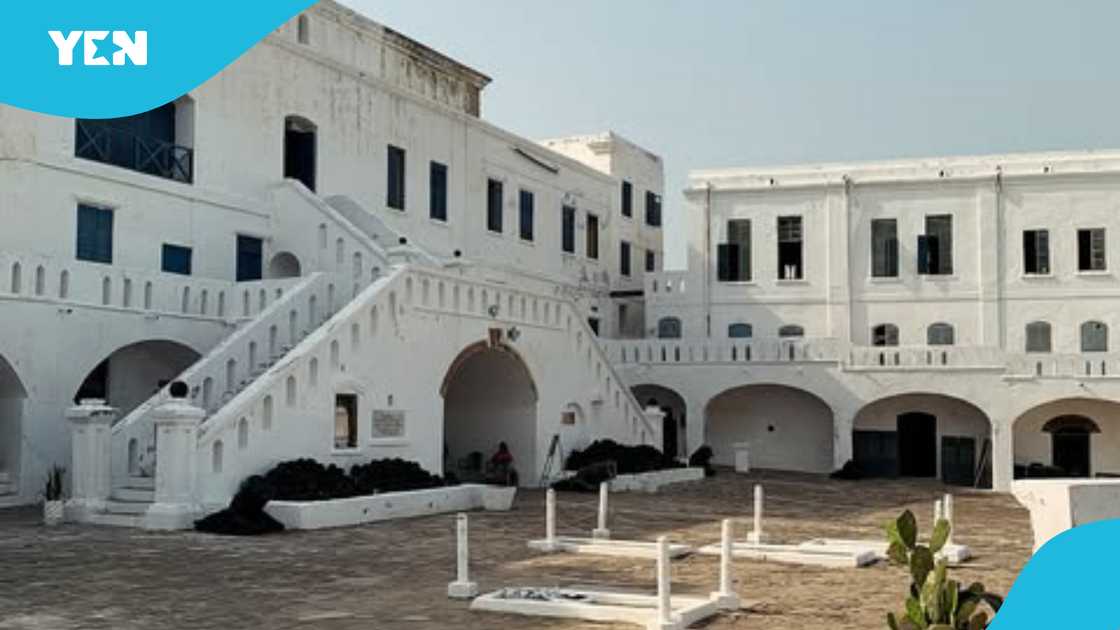 Diasporan tourists, Tourists in Ghana, Crying tourists, Cape Coast Castle, Slave Trade, Trans-Atlantic Slave Trade, African Americans in Ghana, African heritage. Diasporan tourists, Tourists in Ghana, Crying tourists, Cape Coast Castle, Slave Trade, Trans-Atlantic Slave Trade, African Americans in Ghana, African heritage.