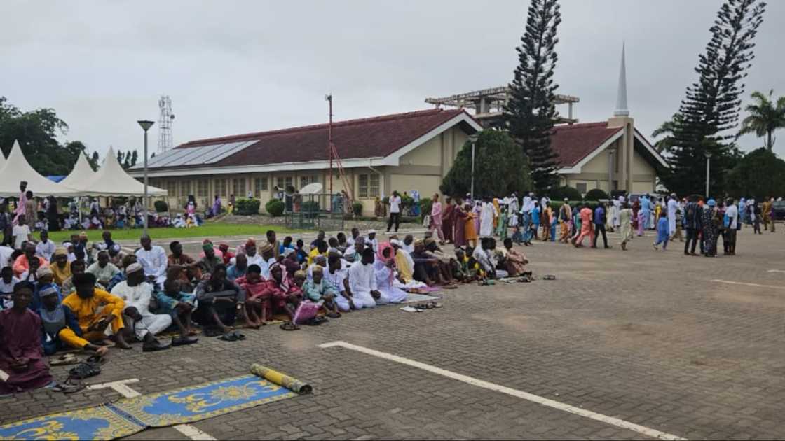 Muslims in Ghana, Christians in Ghana, Eid prayers, Eid al-Fitr, Church of Jesus Christ of Latter-day Saints, Latter-day Saints, Religious tolerance, Christians and Muslims. Muslims in Ghana, Christians in Ghana, Eid prayers, Eid al-Fitr, Church of Jesus Christ of Latter-day Saints, Latter-day Saints, Religious tolerance, Christians and Muslims.