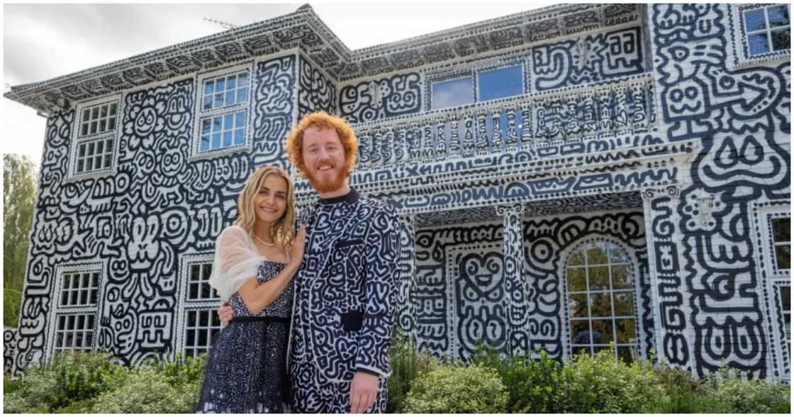 Sam decorates his house with doodle art Sam decorates his house with doodle art