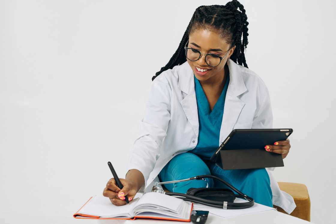 A female medical doctor