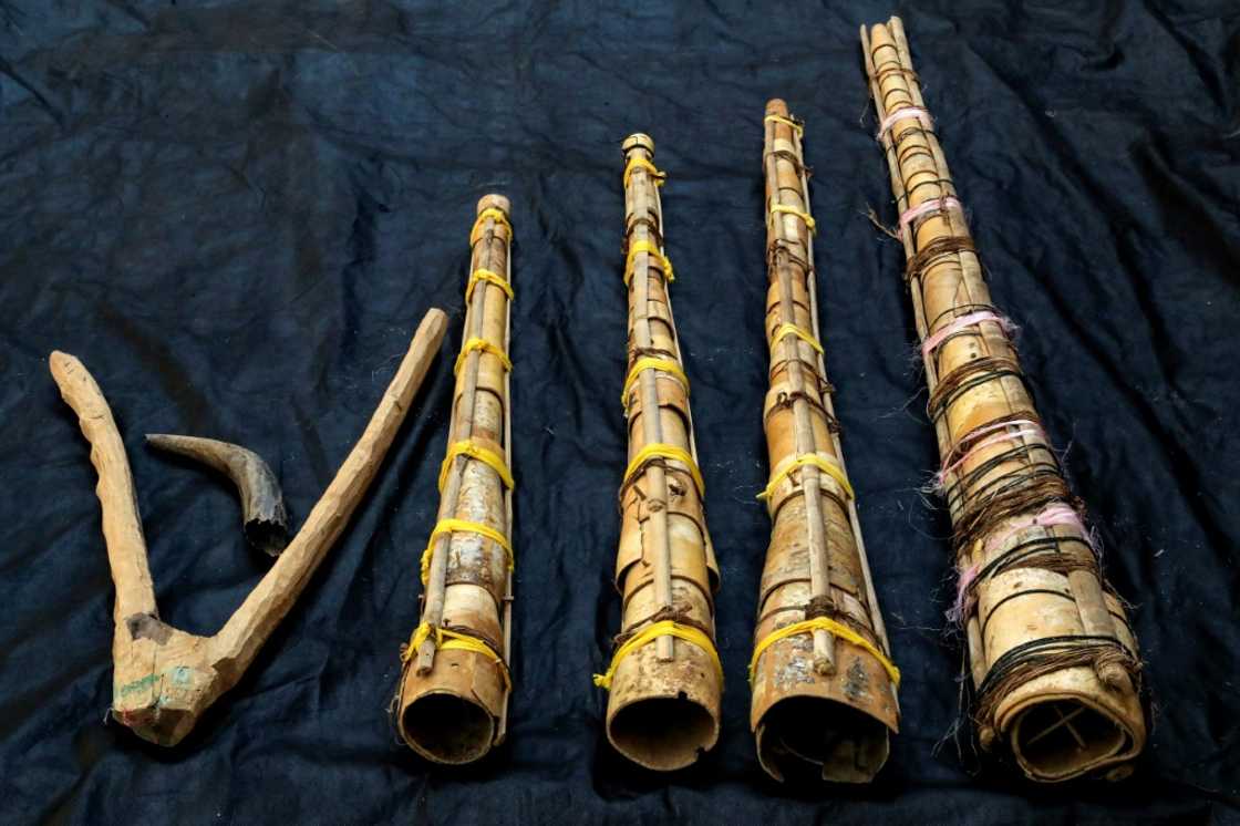 A set of traditional "wazza" instruments (R), and the "qarn" made from an animal horn (L top), and the "affeh" (L bottom) A set of traditional "wazza" instruments (R), and the "qarn" made from an animal horn (L top), and the "affeh" (L bottom)
