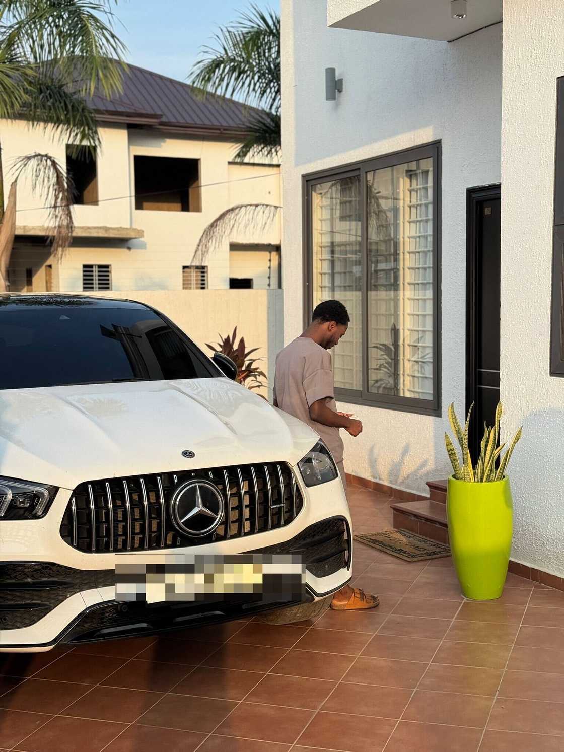 Alukyi, Twitter, Social media, Alukyi's cars, Alukyi's mansions, Ghana