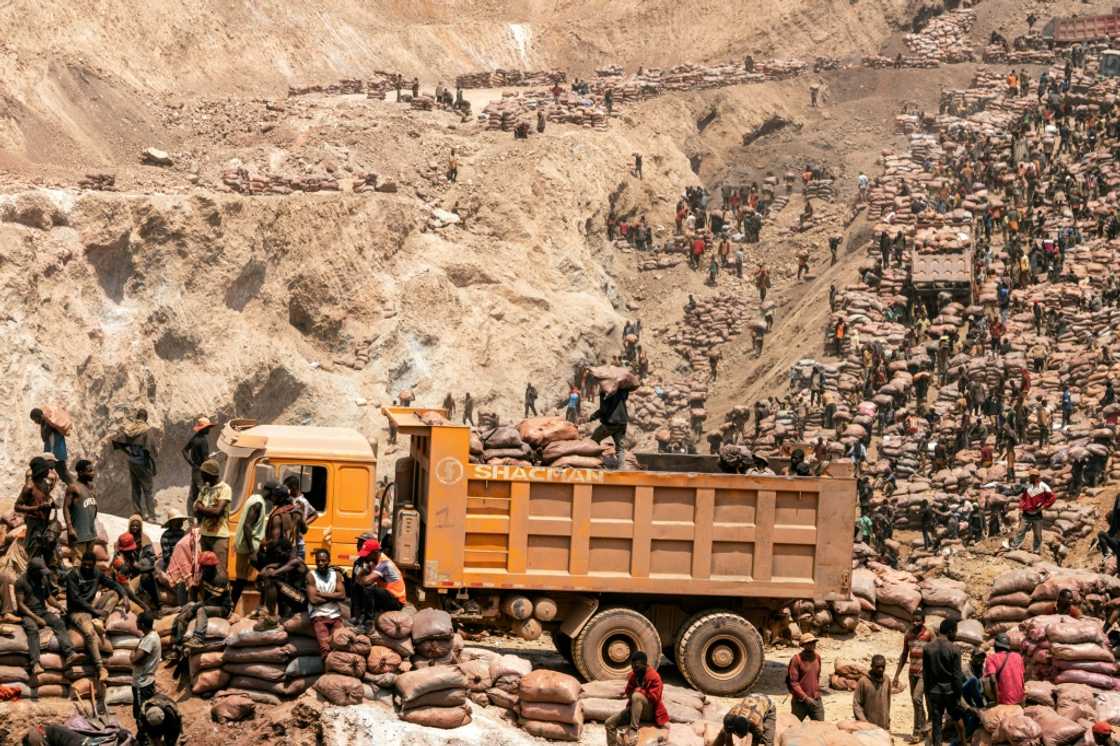 Rights campaigners have repeatedly warned of child labour and poor safety in DR Congo's informal cobalt mines Rights campaigners have repeatedly warned of child labour and poor safety in DR Congo's informal cobalt mines
