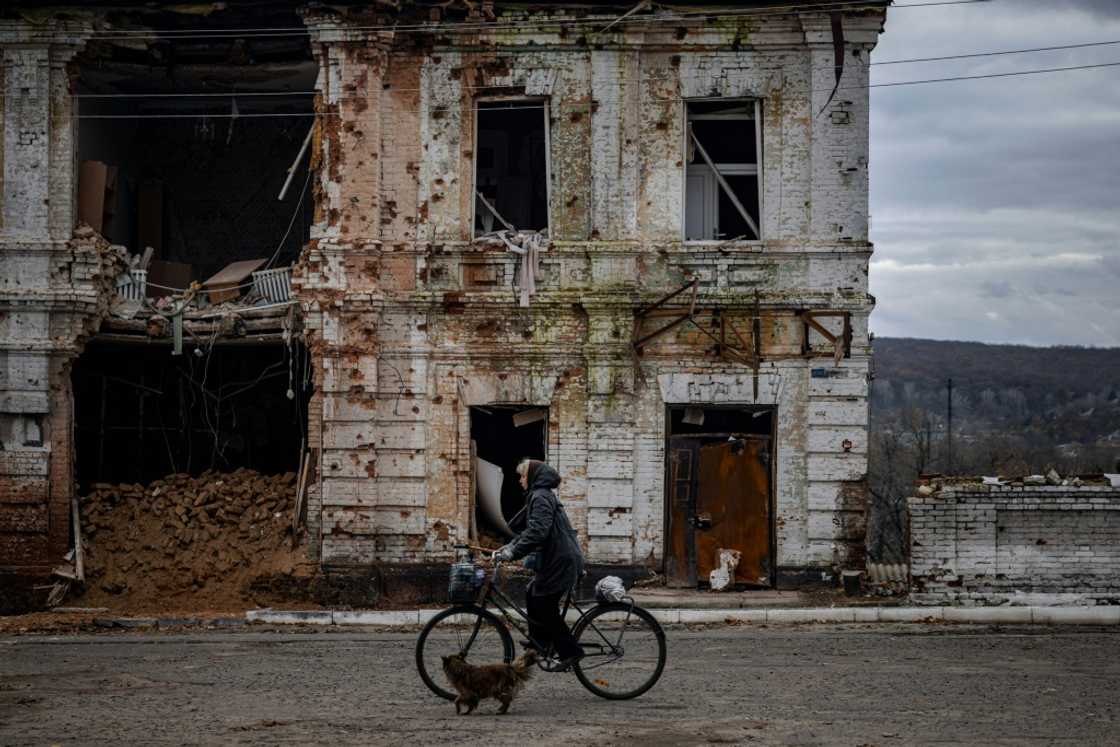 Kupiyansk, which lies 50 kilometres (30 miles) from the Russian border, had a pre-war population of 27,000 Kupiyansk, which lies 50 kilometres (30 miles) from the Russian border, had a pre-war population of 27,000