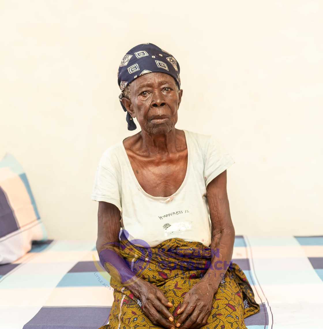 104-year-old widow who sleeps on a mat has her room transformed.