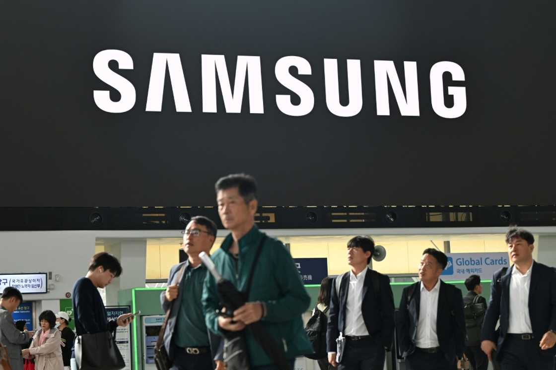 Samsung posts 32% profit rise on-year in third quarter Samsung posts 32% profit rise on-year in third quarter