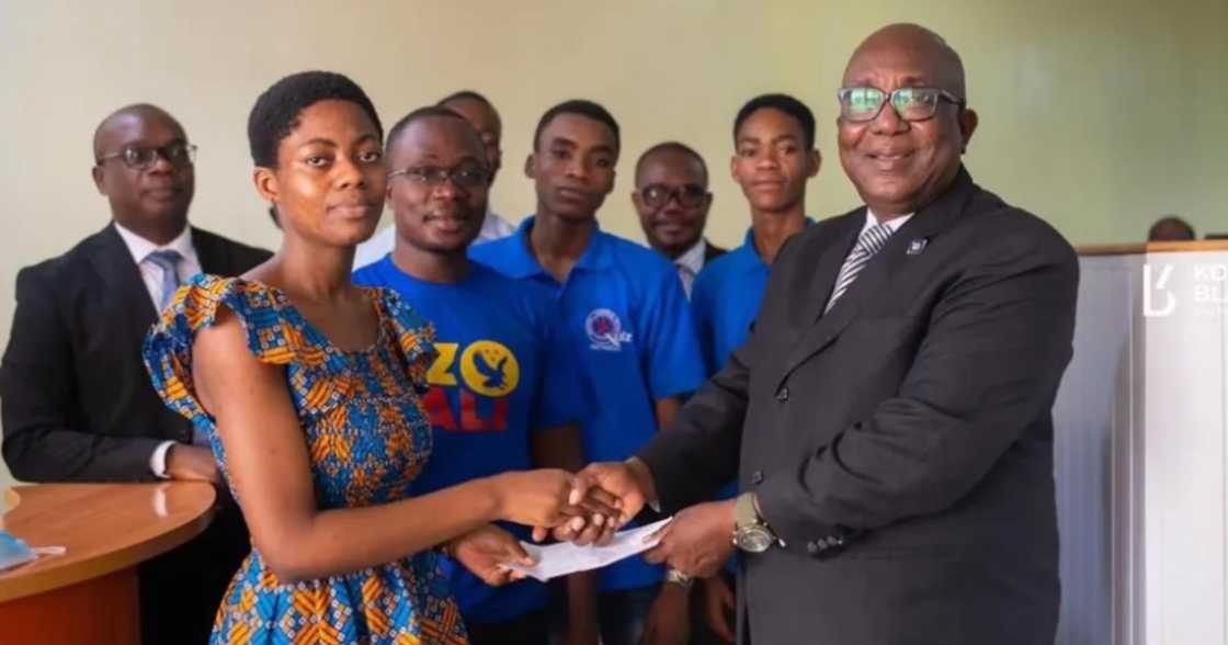 Larry Jiagge presents over GHc7k to Ketasco NSMQ team Larry Jiagge presents over GHc7k to Ketasco NSMQ team