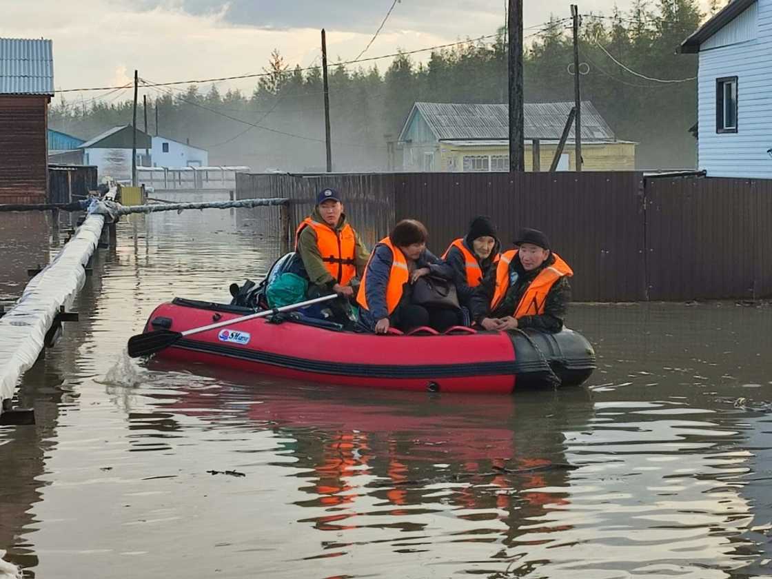 Emergency services have had to evacuate residents of flooded villages in Yakutia Emergency services have had to evacuate residents of flooded villages in Yakutia