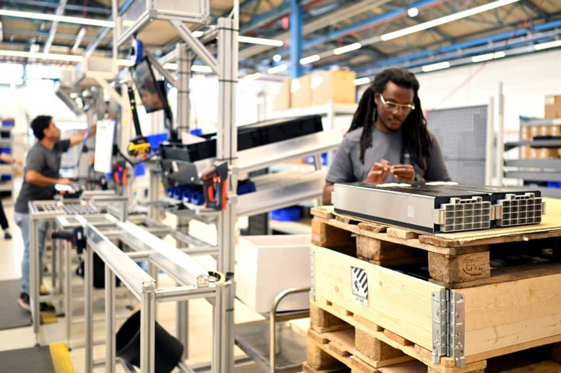 Voltfang is developing and manufacturing battery storage systems from reusable and surplus electric car batteries Voltfang is developing and manufacturing battery storage systems from reusable and surplus electric car batteries