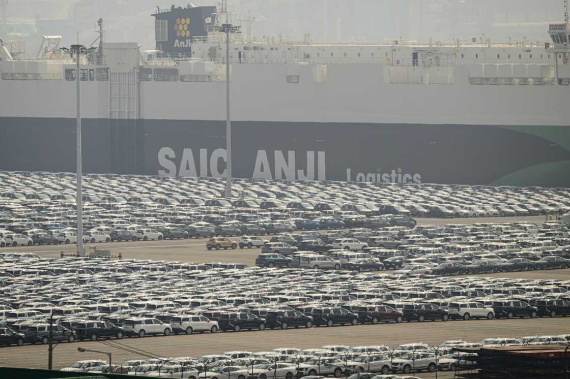 According to the Korea Customs Service, as of mid-April, the country's exports had dropped by more than 5 percent compared to the previous year, with declines reported in nine out of the country's ten major export categories excluding semiconductors According to the Korea Customs Service, as of mid-April, the country's exports had dropped by more than 5 percent compared to the previous year, with declines reported in nine out of the country's ten major export categories excluding semiconductors