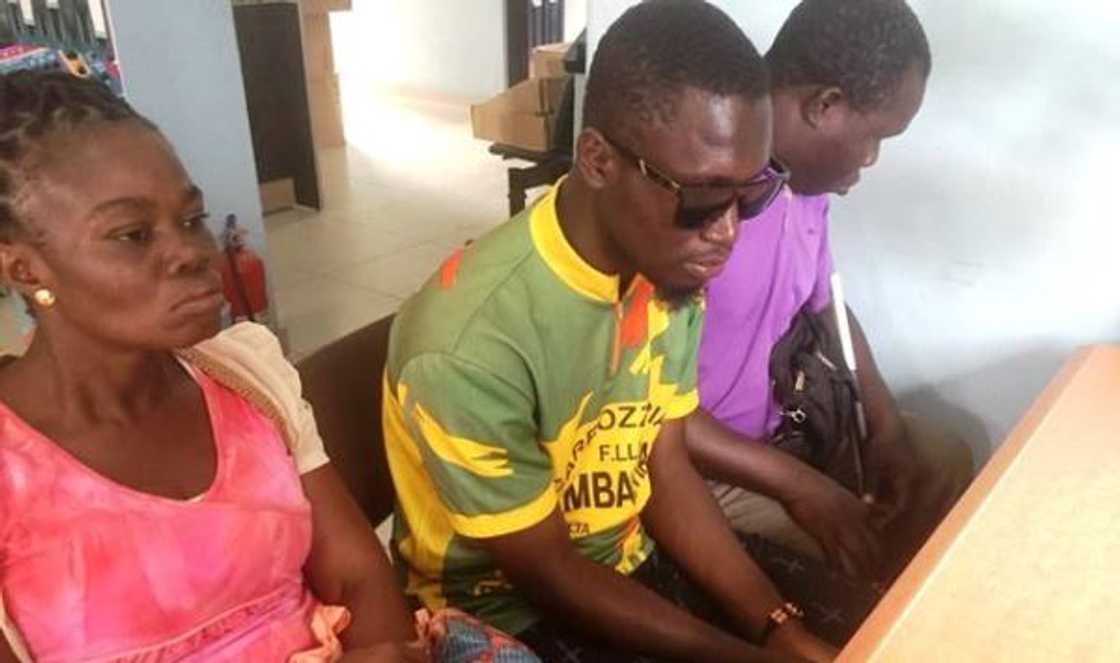 Osei wows Ghanaians with his amazing music skills despite his blindness (Photos)