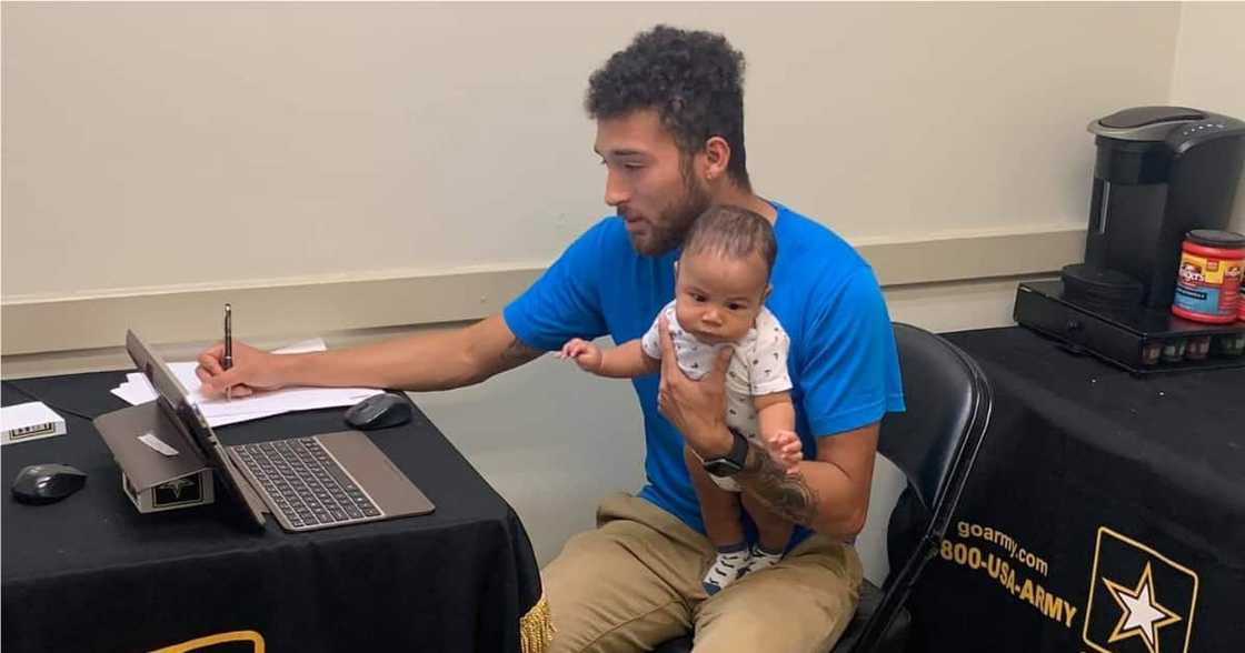 Father goes viral after taking his newborn baby to Army recruitment center to take test Father goes viral after taking his newborn baby to Army recruitment center to take test