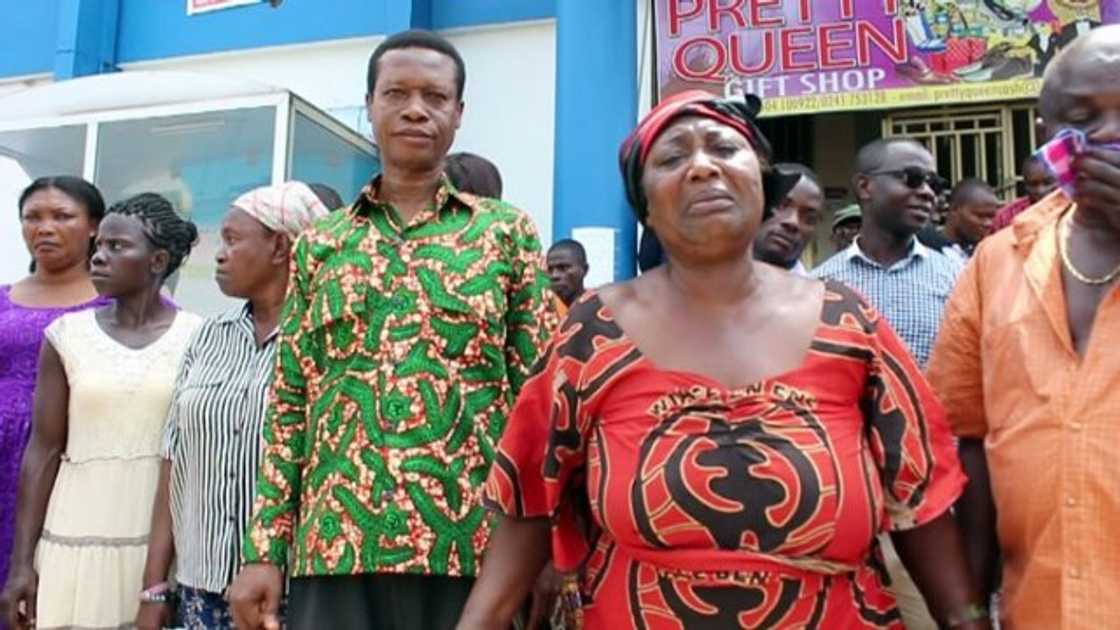 Gold Coast security customers beseige premises to demand their investments Gold Coast security customers beseige premises to demand their investments