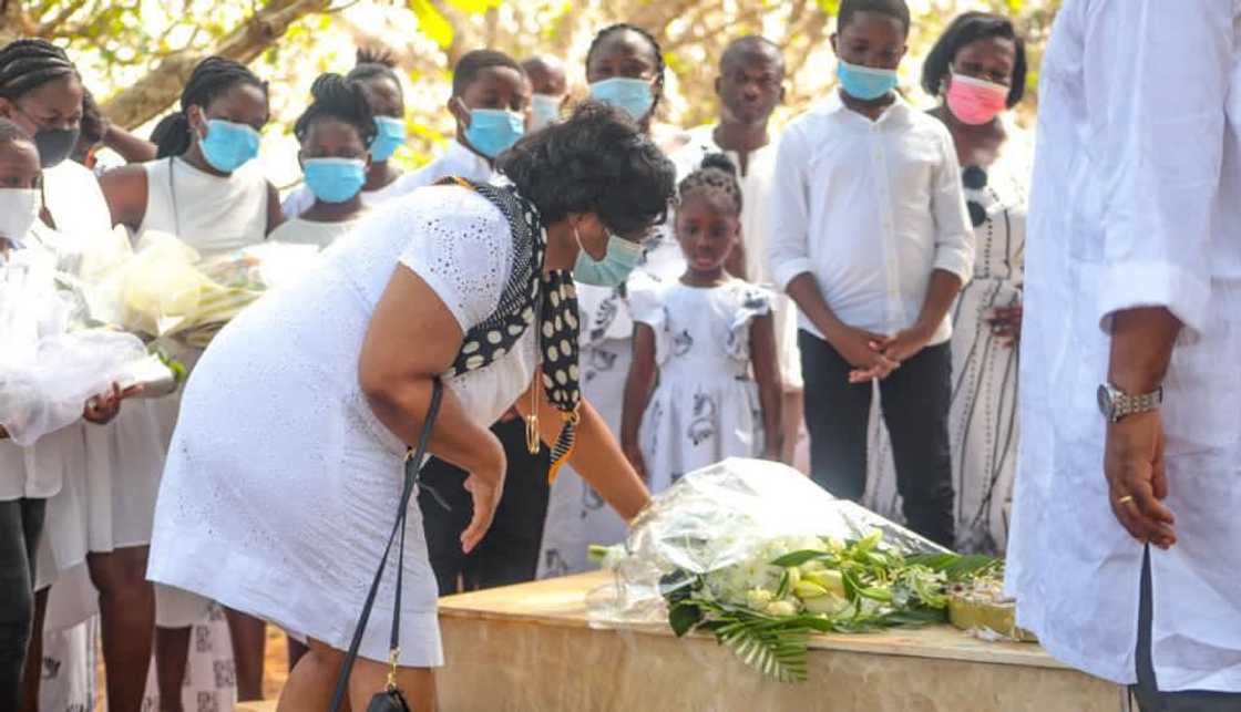 Sadness and tears flow as Lydia Alhassan visits husband's grave Sadness and tears flow as Lydia Alhassan visits husband's grave