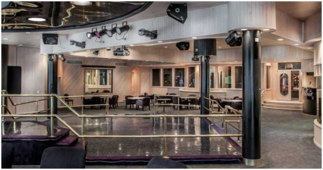 The nightclub in the mansion The nightclub in the mansion