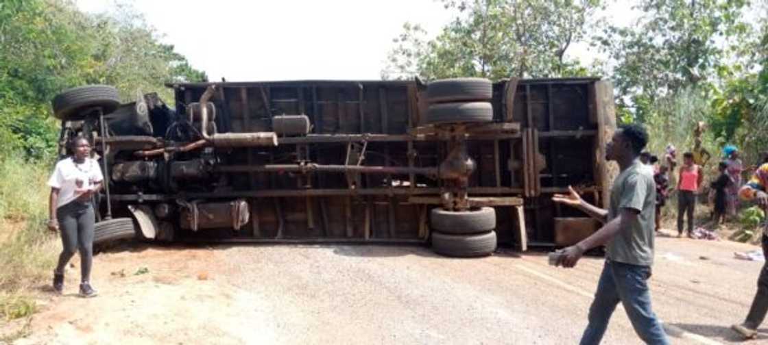 Timber truck crashes two mourners to death in Eastern Region Timber truck crashes two mourners to death in Eastern Region