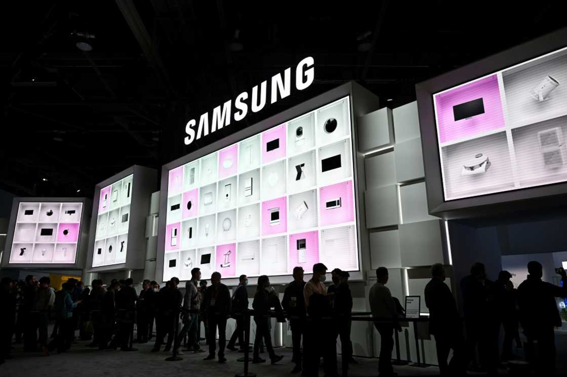 Samsung Electronics has registered its biggest drop in operating profits in more than eight years