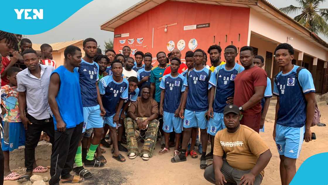 Daniel Amartey poses with players of Zinaps, his boyhood club based in Teshie. Photo credit: @Pappyshakurdehyper/X. Daniel Amartey poses with players of Zinaps, his boyhood club based in Teshie. Photo credit: @Pappyshakurdehyper/X.