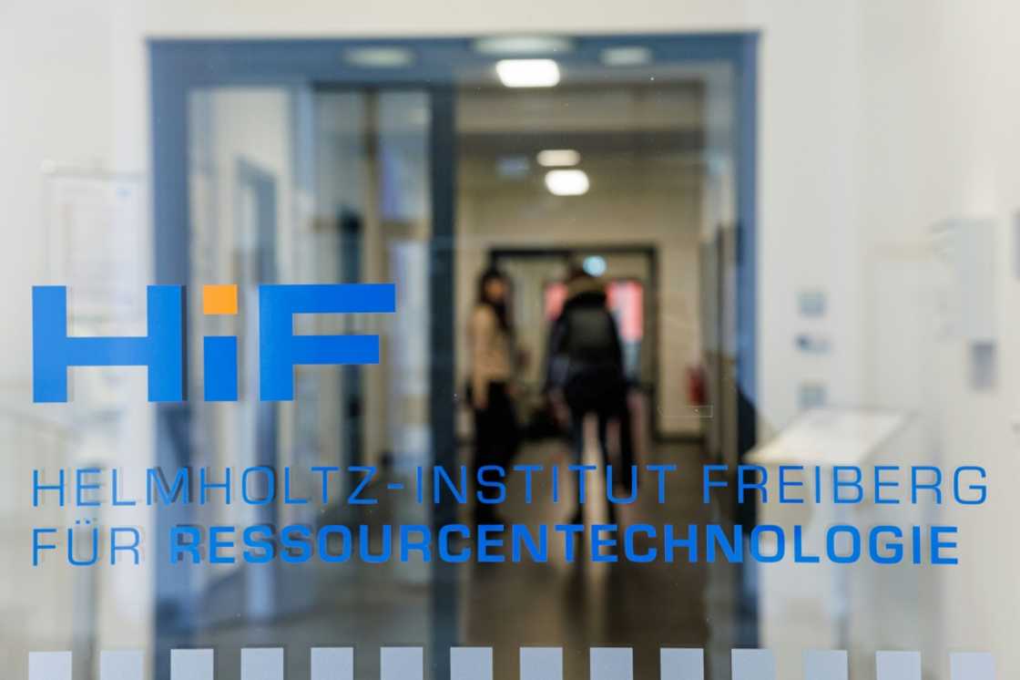 Scientists at the Helmholtz Institute in Freiberg, Germany have been researching ways to recycle lithium-ion batteries. Scientists at the Helmholtz Institute in Freiberg, Germany have been researching ways to recycle lithium-ion batteries.