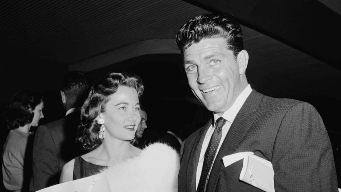 Meet Susan Dee Robbins: All about the American actor Dale Robertson's wife  - YEN.COM.GH
