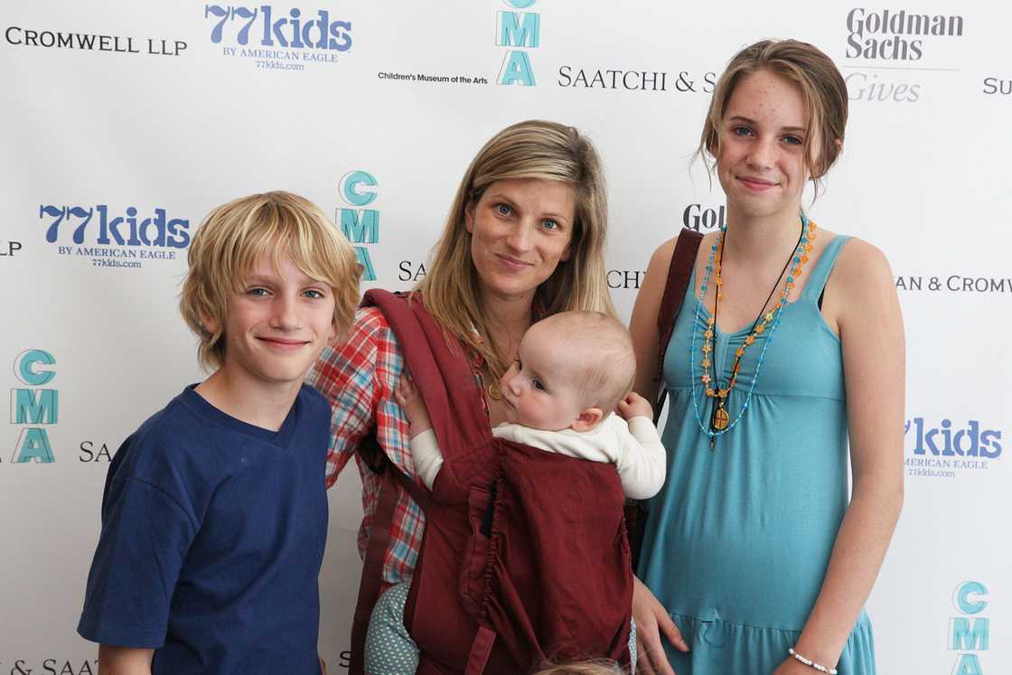 Ryan Shawhughes-Hawke (C) and children (L-R) Levon Hawke, Indiana Hawke and Maya Hawke